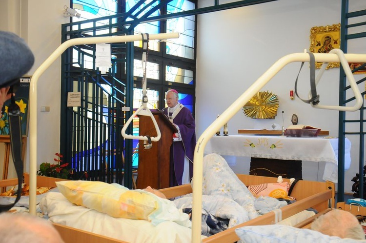 Abp Marek Jędraszewski w Domu Hospicyjnym św. Łazarza