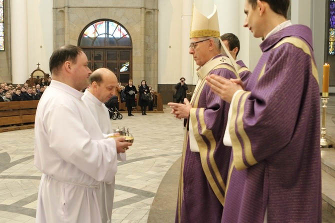 Nowo ustanowieni Nadzwyczajni Szafarze Komunii Świętej