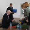 Prof. Piotr Jaroszyński podpisywał swoje książki. Ks. Wojciech Wojtyła był uczniem prof. Jaroszyńskiego
