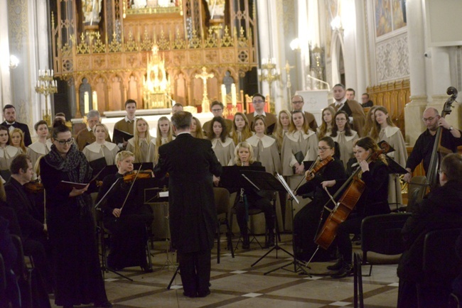 Koncert pasyjny w radomskiej katedrze