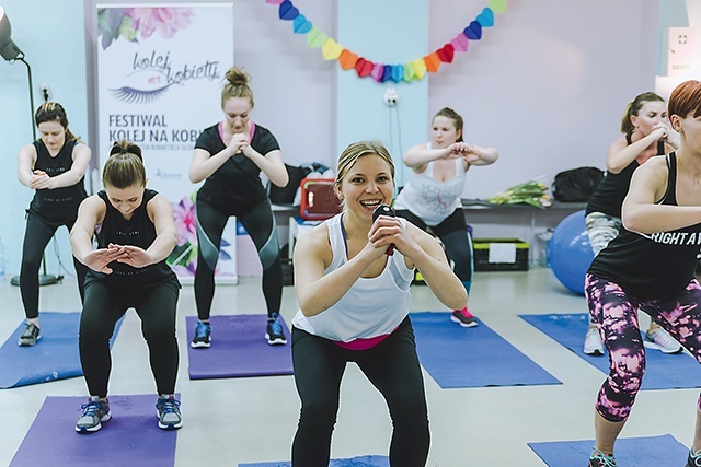 ▲	W Głownie pierwszy dzień Festiwalu Kolej na Kobiety przygotował Klub Fit and Jump.