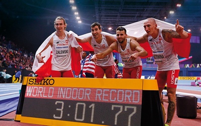 Złota sztafeta 4 x 400 m z Birmingham – od lewej: Karol Zalewski, Rafał Omelko, Łukasz Krawczuk i Jakub Krzewina.