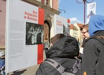 W centrum Wrocławia stanęła wystawa obrazująca m.in. dzieje Polonii w Breslau.