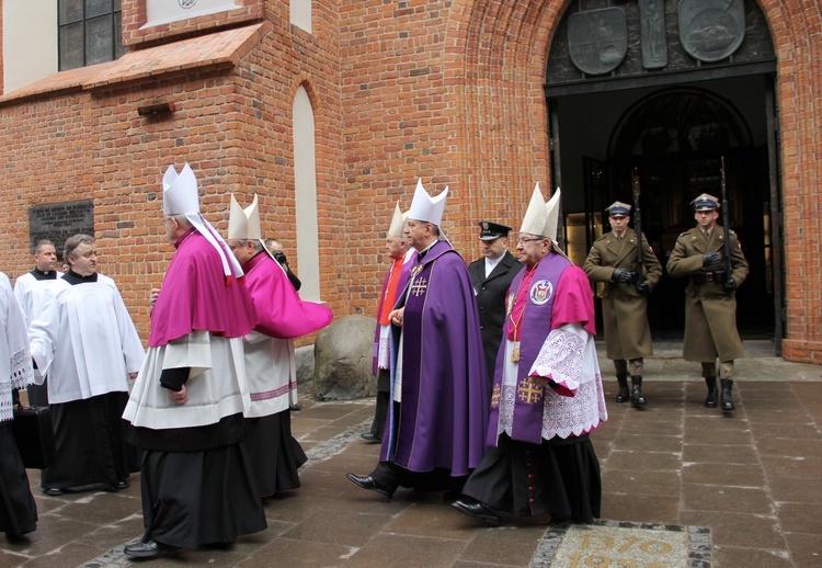 W bazylice pożegnano arcybiskupa