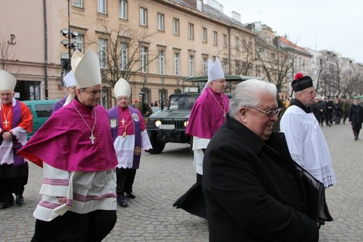 Pogrzeb abp S. Galla w katedrze polowej