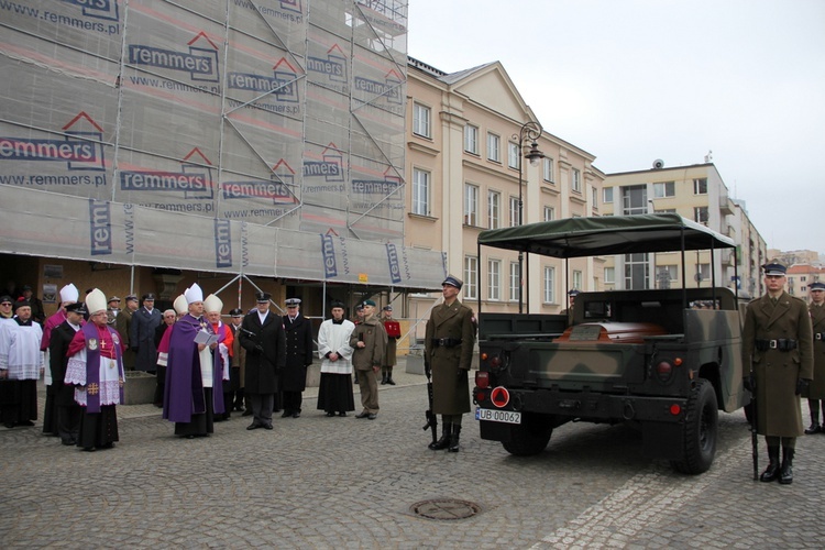 Pogrzeb abp S. Galla w katedrze polowej