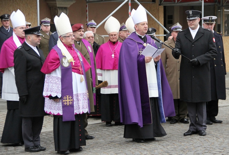 Pogrzeb abp S. Galla w katedrze polowej