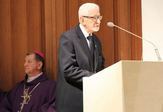 Pogrzeb abp S. Galla w katedrze polowej