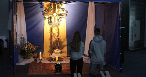 Wykąpni w "strumieniach wody żywej"