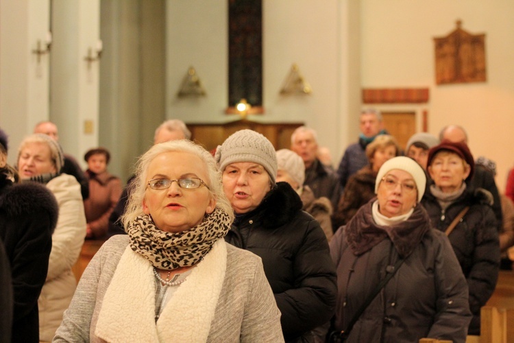 Kard. Dziwisz na Mszy św. stacyjnej w kosciele św. Jana Chrzciciela w Krakowie