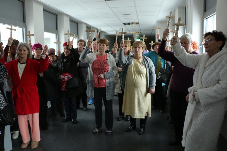 Poświęcenie krzyży w Szpitalu im. T. Marciniaka