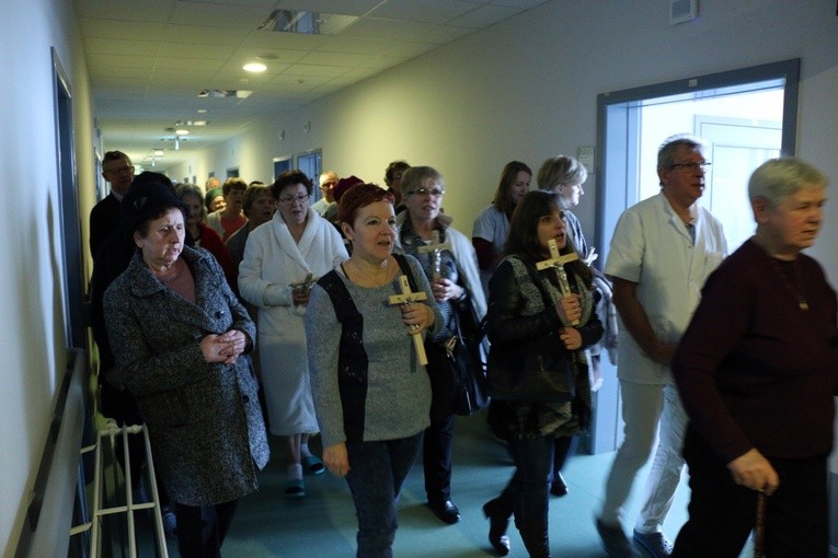 Poświęcenie krzyży w Szpitalu im. T. Marciniaka