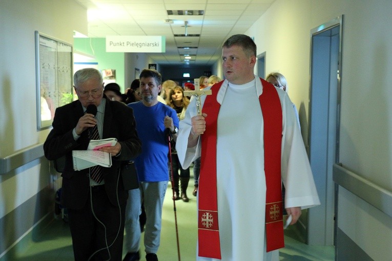 Poświęcenie krzyży w Szpitalu im. T. Marciniaka