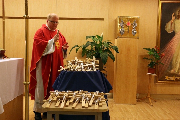 Poświęcenie krzyży w Szpitalu im. T. Marciniaka