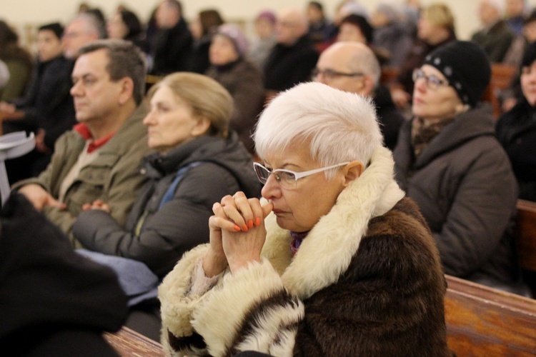 Bp Pieronek w kościele stacyjnym na Bulwarowej