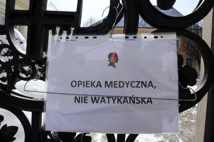 Pikieta zwolenników aborcji pod pałacem arcybiskupa