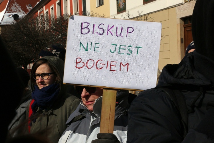 Pikieta zwolenników aborcji pod pałacem arcybiskupa