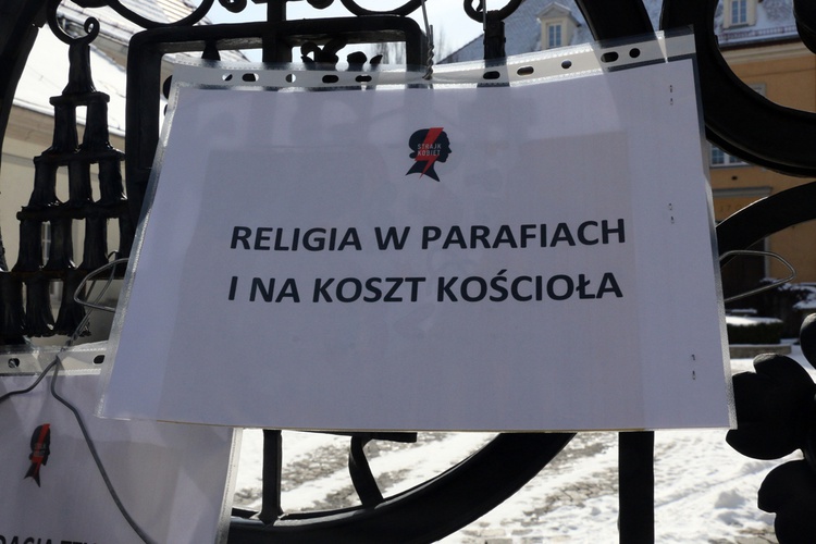 Pikieta zwolenników aborcji pod pałacem arcybiskupa