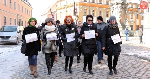 Pikieta zwolenników aborcji pod pałacem arcybiskupa