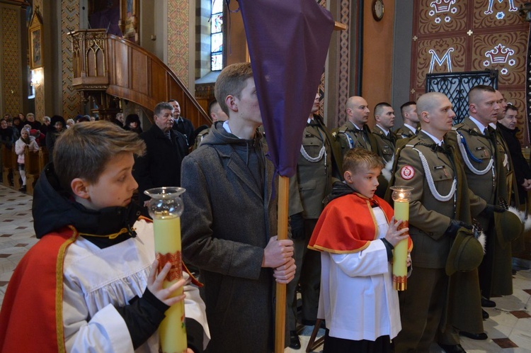 Modlitwa przy odnowionych stacjach Drogi Krzyżowej w Ludźmierzu