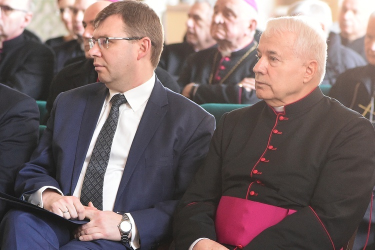 Odsłonięcie herbu abp. Józefa Górzyńskiego