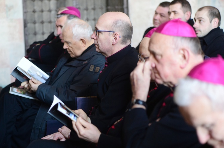 Odsłonięcie herbu abp. Józefa Górzyńskiego