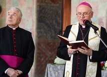 Odsłonięcie herbu abp. Józefa Górzyńskiego