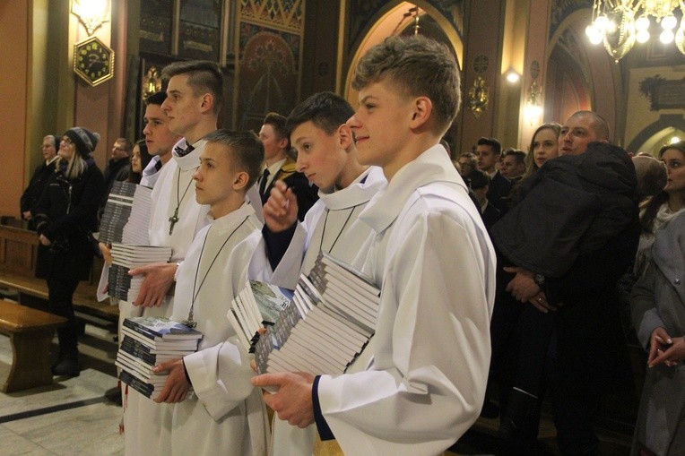 Bierzmowanie w kościele św. Kazimierza w Nowym Sączu