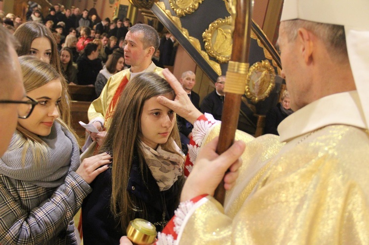 Bierzmowanie w kościele św. Kazimierza w Nowym Sączu