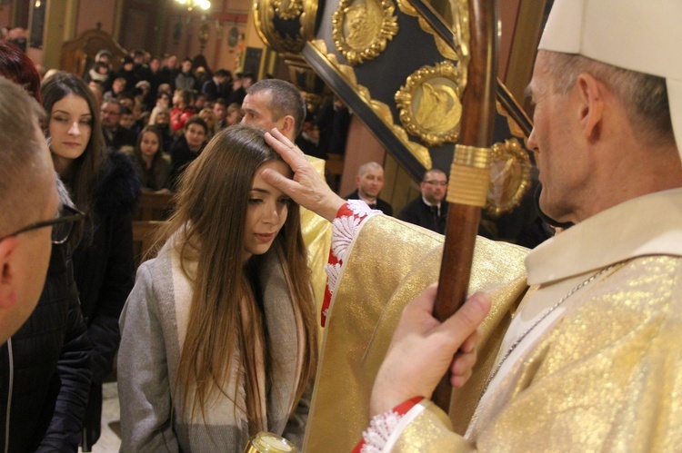 Bierzmowanie w kościele św. Kazimierza w Nowym Sączu