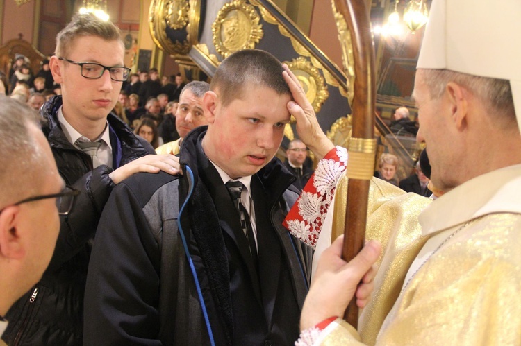 Bierzmowanie w kościele św. Kazimierza w Nowym Sączu