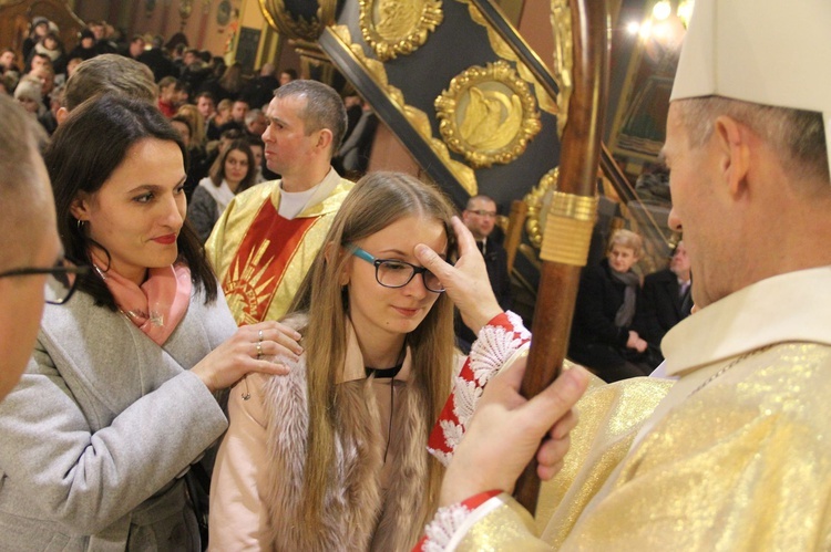 Bierzmowanie w kościele św. Kazimierza w Nowym Sączu