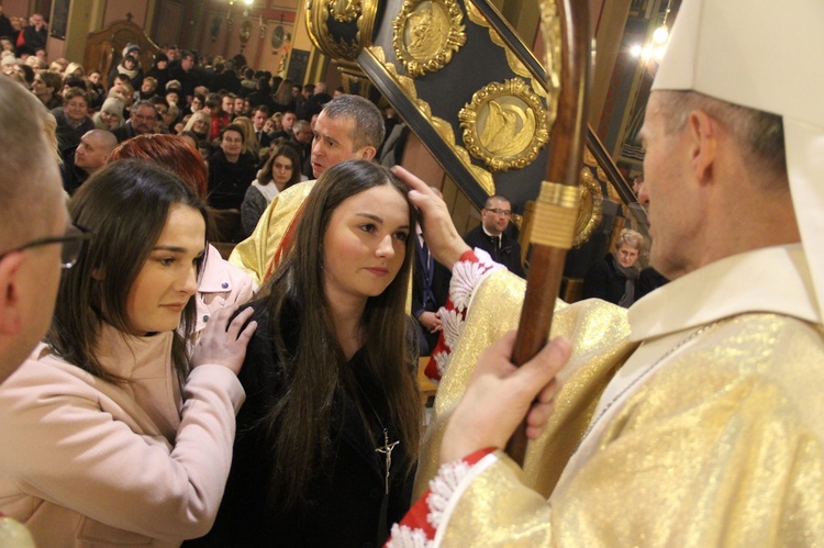 Bierzmowanie w kościele św. Kazimierza w Nowym Sączu