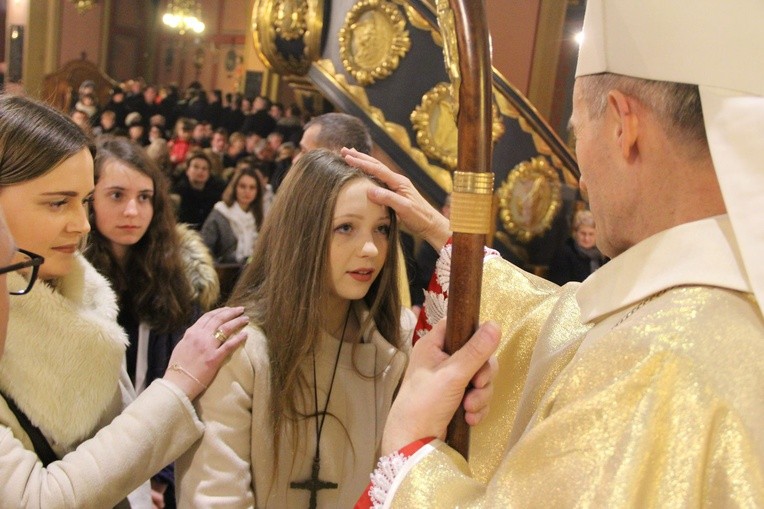 Bierzmowanie w kościele św. Kazimierza w Nowym Sączu