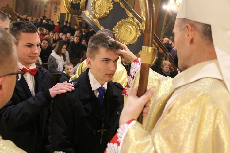 Bierzmowanie w kościele św. Kazimierza w Nowym Sączu