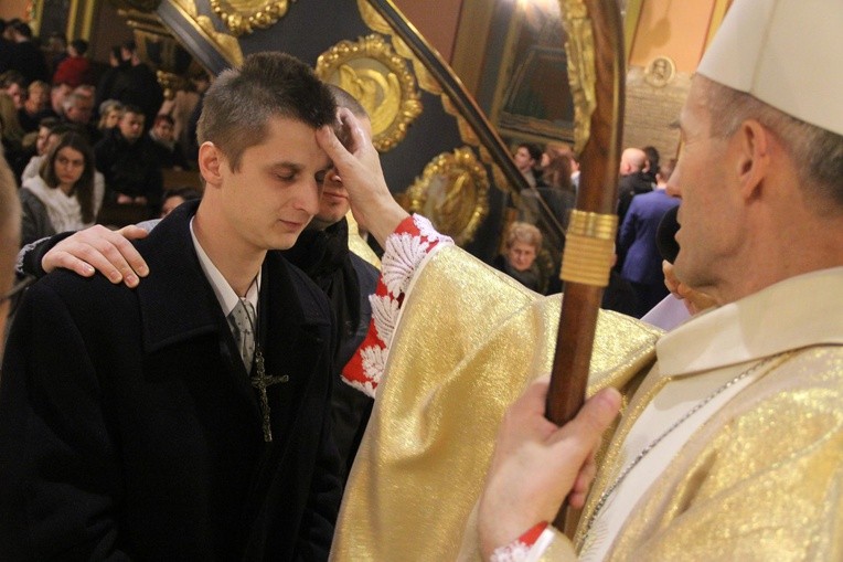 Bierzmowanie w kościele św. Kazimierza w Nowym Sączu