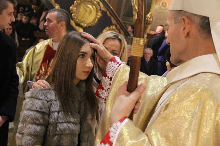 Bierzmowanie w kościele św. Kazimierza w Nowym Sączu