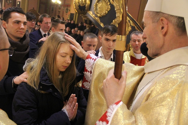 Bierzmowanie w kościele św. Kazimierza w Nowym Sączu