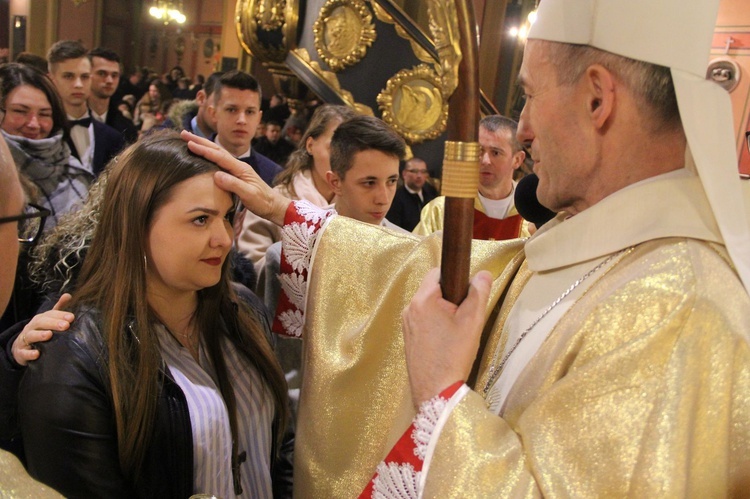 Bierzmowanie w kościele św. Kazimierza w Nowym Sączu