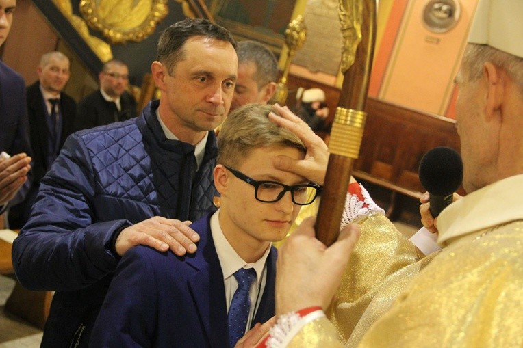 Bierzmowanie w kościele św. Kazimierza w Nowym Sączu