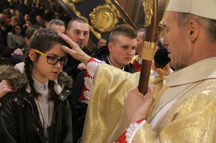 Bierzmowanie w kościele św. Kazimierza w Nowym Sączu