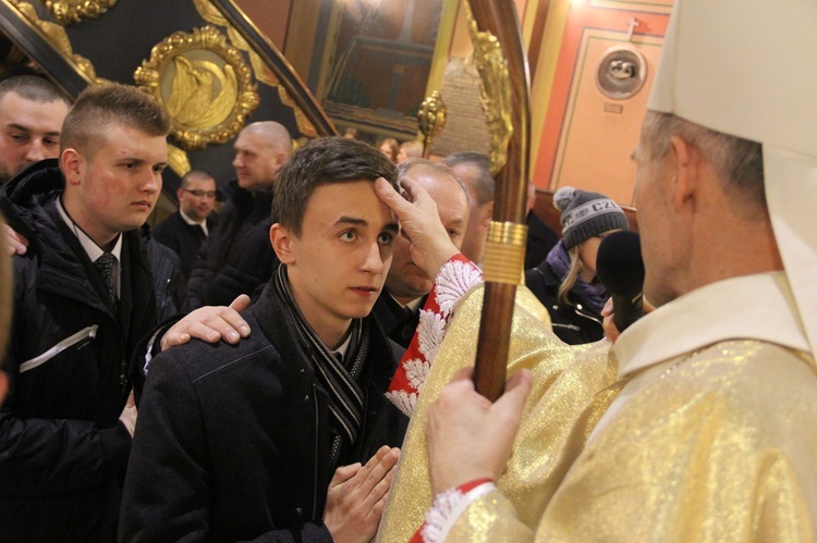 Bierzmowanie w kościele św. Kazimierza w Nowym Sączu