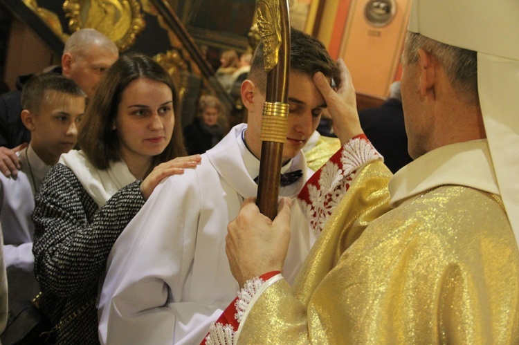 Bierzmowanie w kościele św. Kazimierza w Nowym Sączu