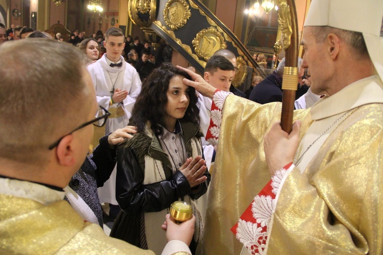 Bierzmowanie w kościele św. Kazimierza w Nowym Sączu