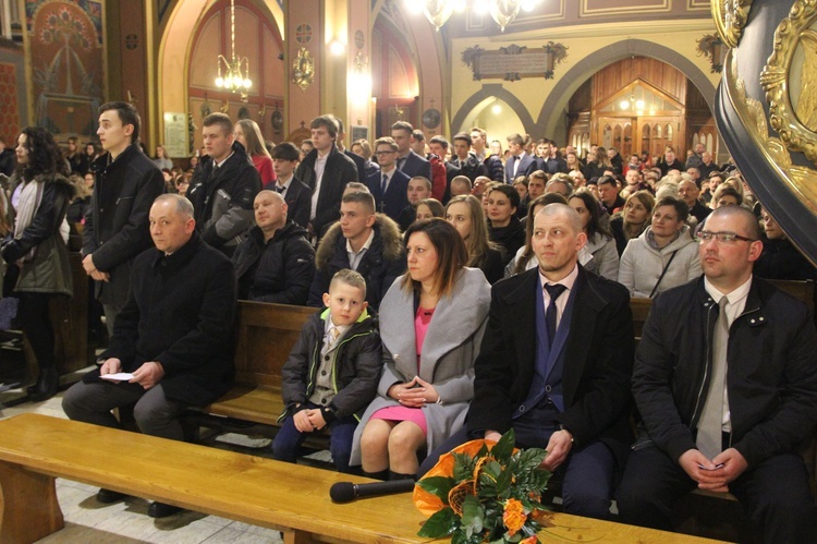 Bierzmowanie w kościele św. Kazimierza w Nowym Sączu