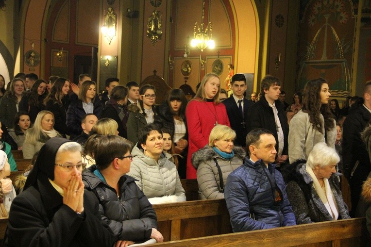 Bierzmowanie w kościele św. Kazimierza w Nowym Sączu