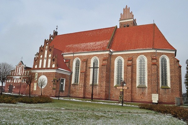 ▲	Późnogotycki kościół i klasztor w Przasnyszu – „pamiątka” nawrócenia P. Kostki.