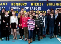 Uczestnicy, opiekunowie i organizatorzy konkursu w Ołoboku.