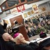 Konferencji ks. Piotra Gołucha słuchali biskup, księża i 2000 młodych ludzi.