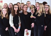 Zespół Alter Creo wyśpiewał pierwszą nagrodę w kategorii zespoły szkół podstawowych i gimnazjalnych.